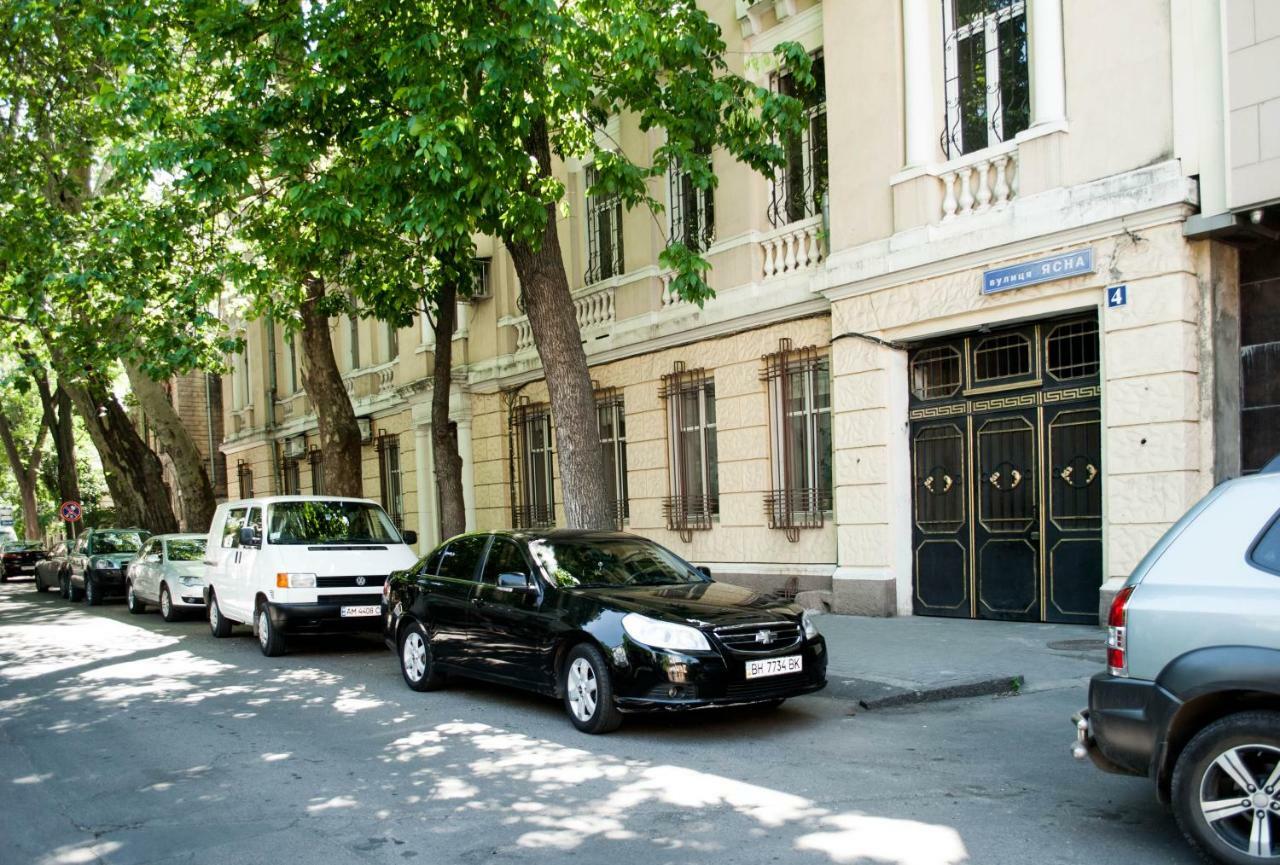 Hostel Uyutniy Dvorik Odessa Exterior photo